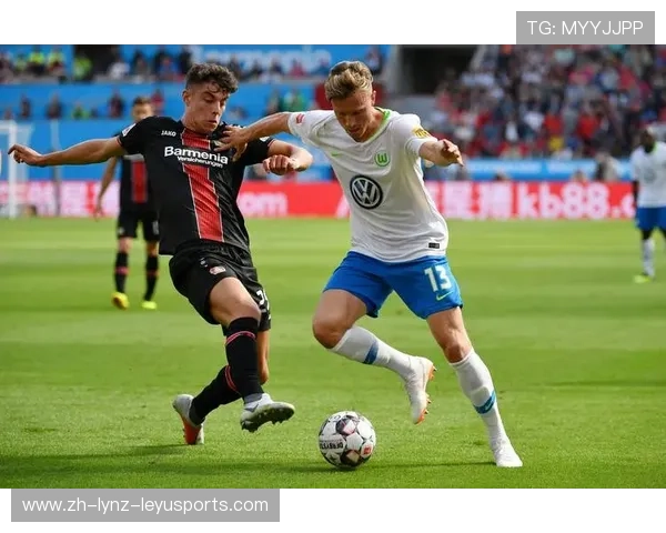 足球比赛中的进攻套路与防守反击